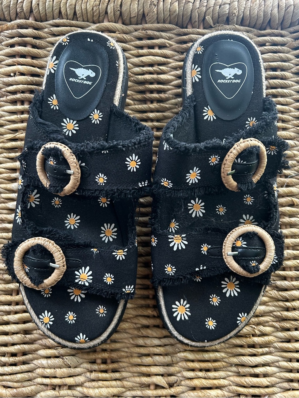 Rocket Dog Women’s Black Daisy Slide Sandals with Natural‑Look Buckles Size 9